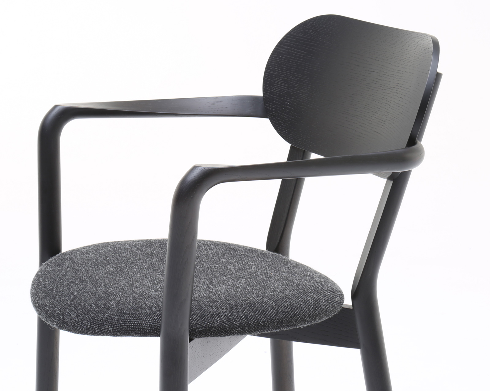 Castor Armchair Plus Pad ‒ KARIMOKU NEW STANDARD (KNS)