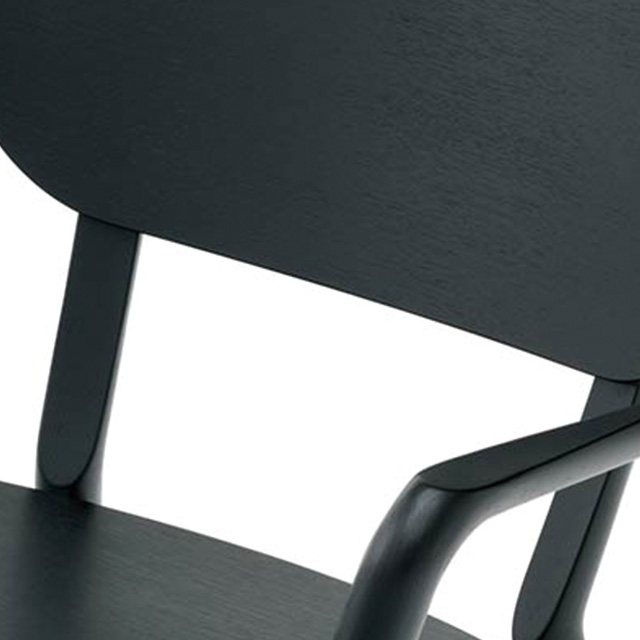 Castor Low Chair ‒ KARIMOKU NEW STANDARD (KNS)