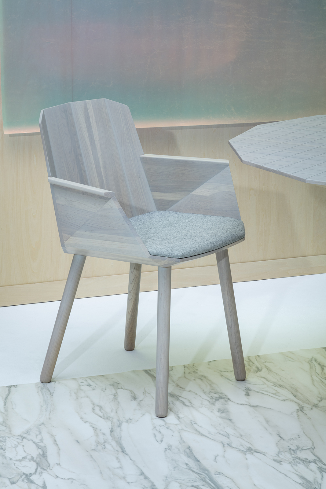 Colour Wood Armchair ‒ KARIMOKU NEW STANDARD (KNS) Colour Wood Armchair ‒ KARIMOKU NEW STANDARD (KNS)