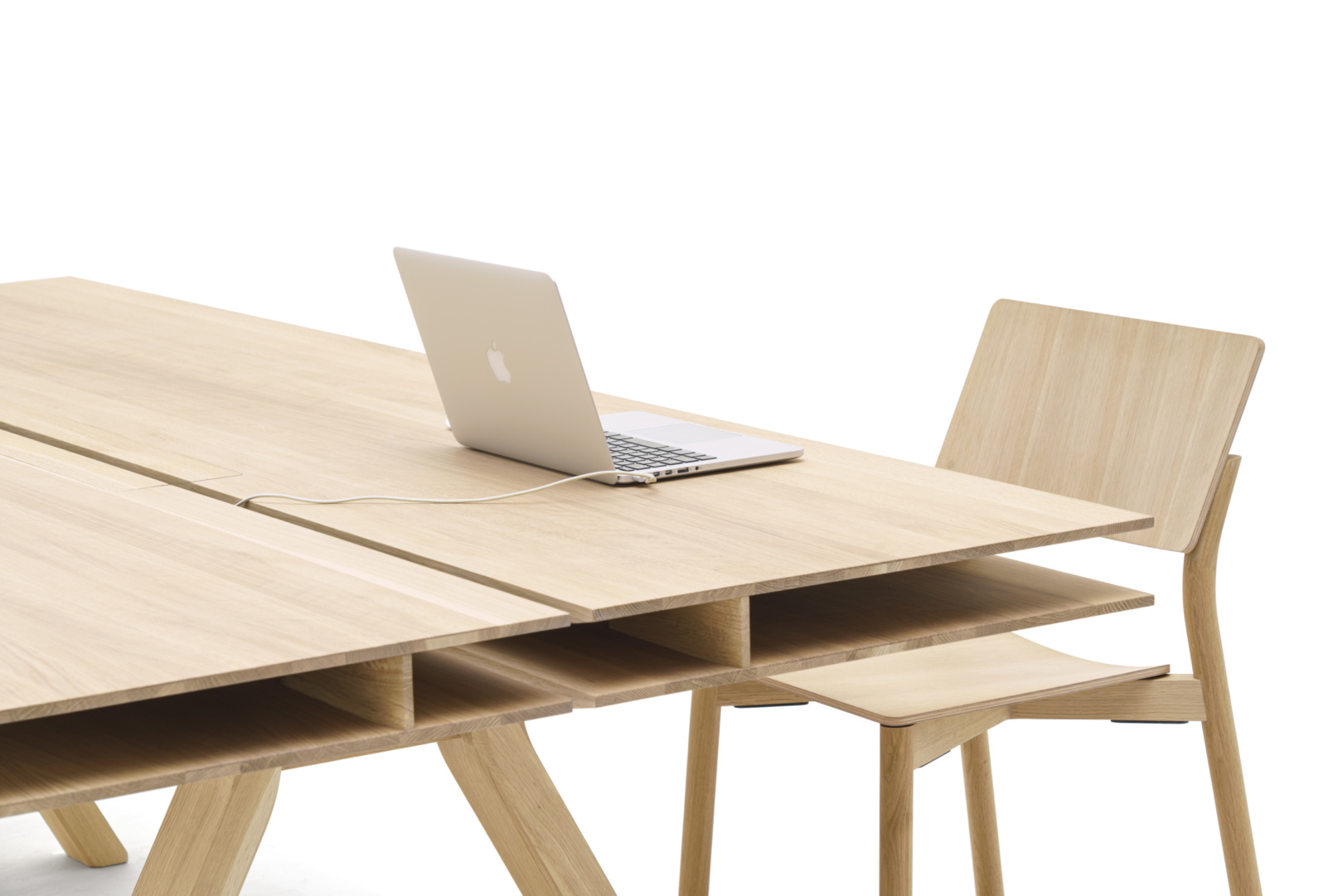 Spectrum Workstation DT 240 ‒ KARIMOKU NEW STANDARD (KNS)