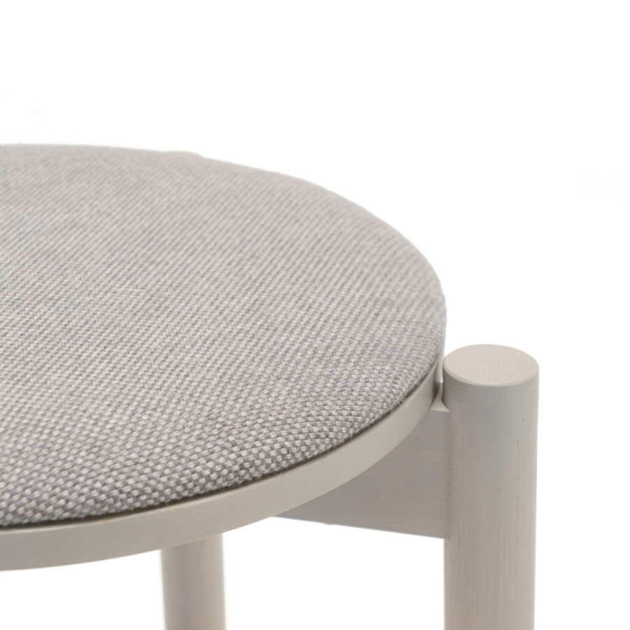 Castor Stool Plus Pad ‒ KARIMOKU NEW STANDARD (KNS)