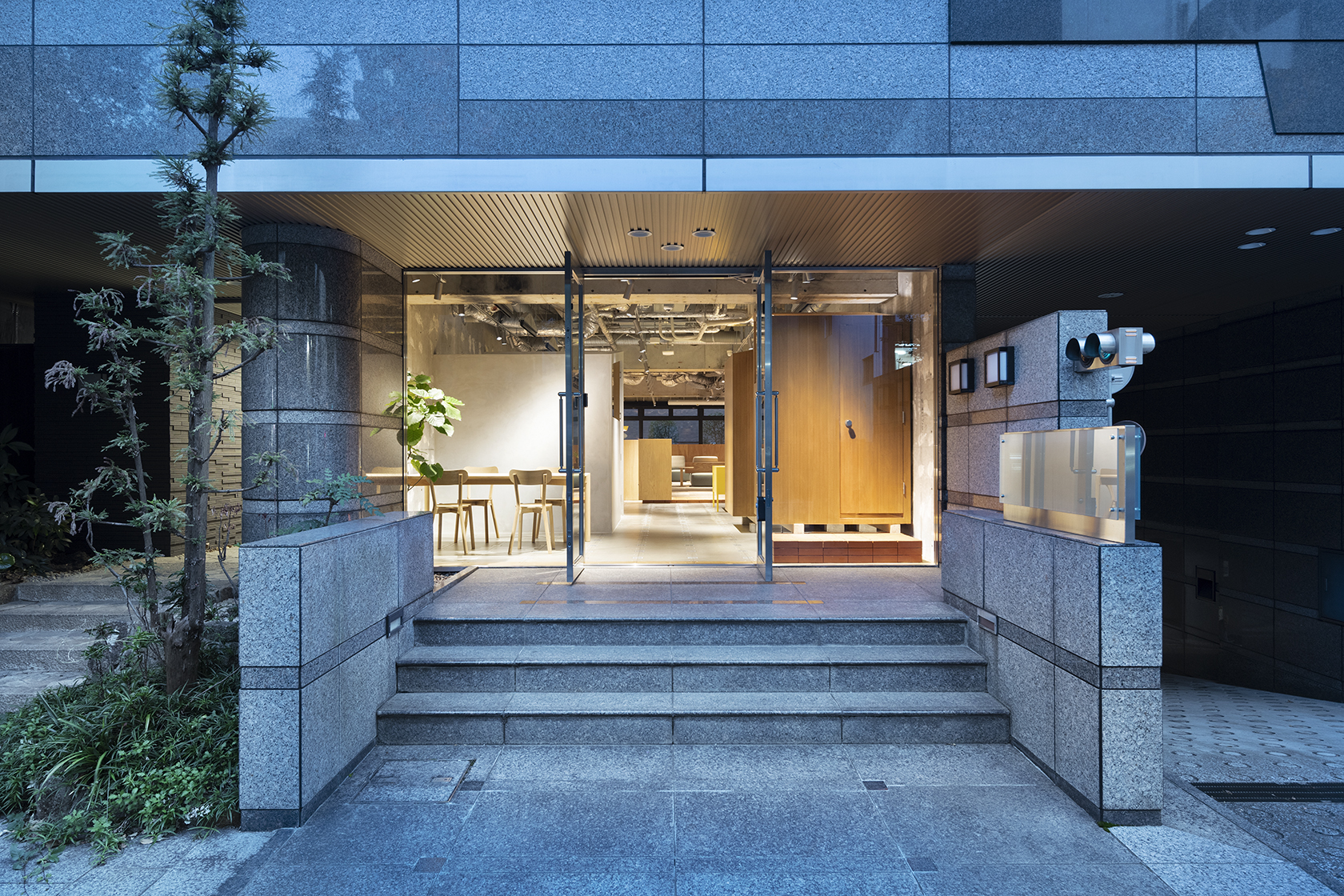TOMORE zero ‒ KARIMOKU NEW STANDARD (KNS)