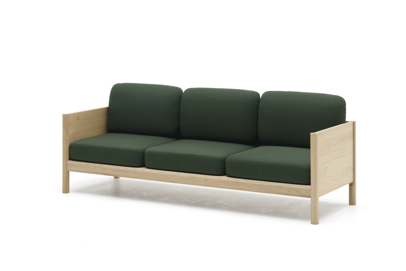 Castor Lobby Sofa 3-Seater ‒ KARIMOKU NEW STANDARD (KNS) Castor Lobby Sofa 3-Seater ‒ KARIMOKU NEW STANDARD (KNS)