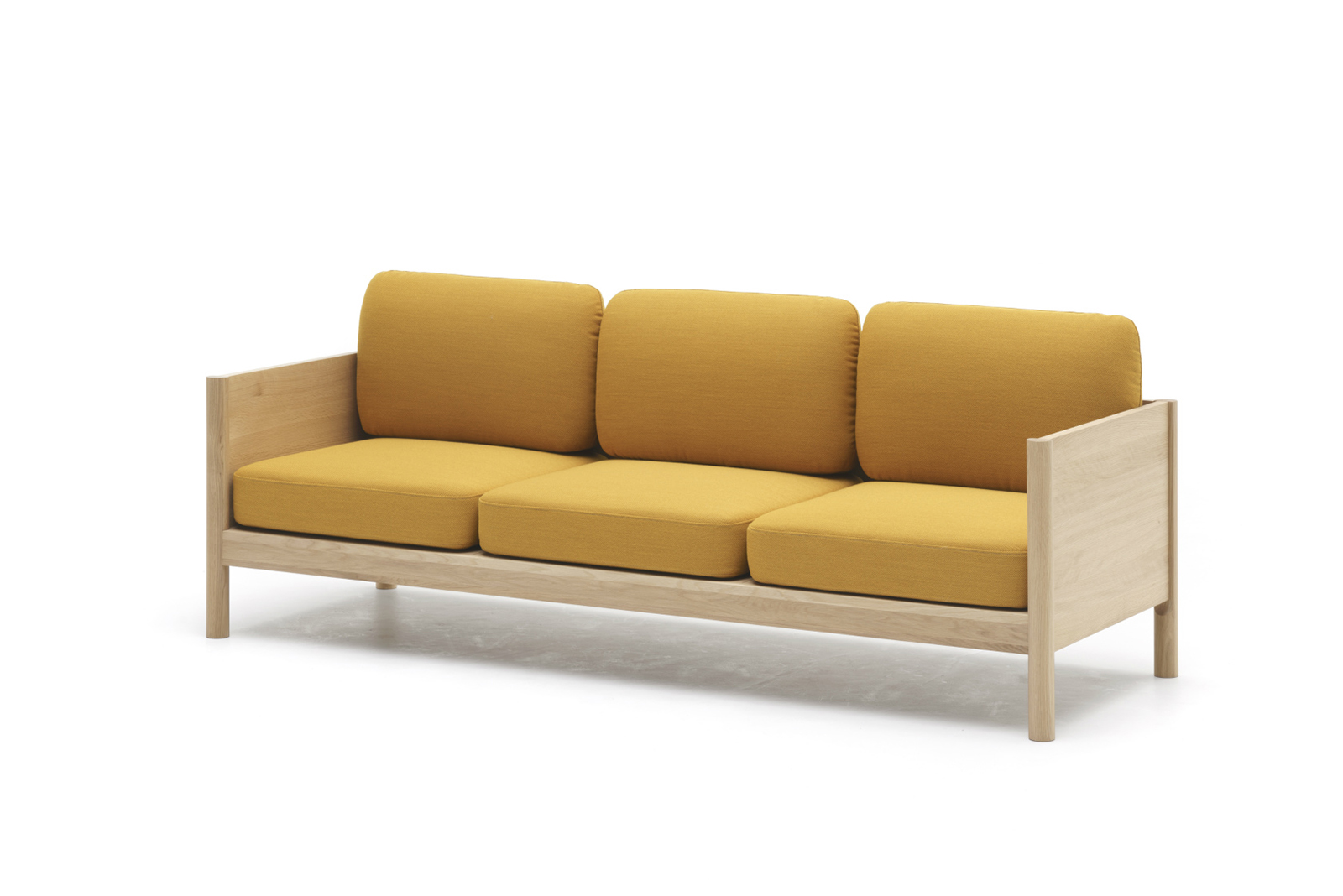 Castor Lobby Sofa 3-Seater ‒ KARIMOKU NEW STANDARD (KNS) Castor Lobby Sofa 3-Seater ‒ KARIMOKU NEW STANDARD (KNS)