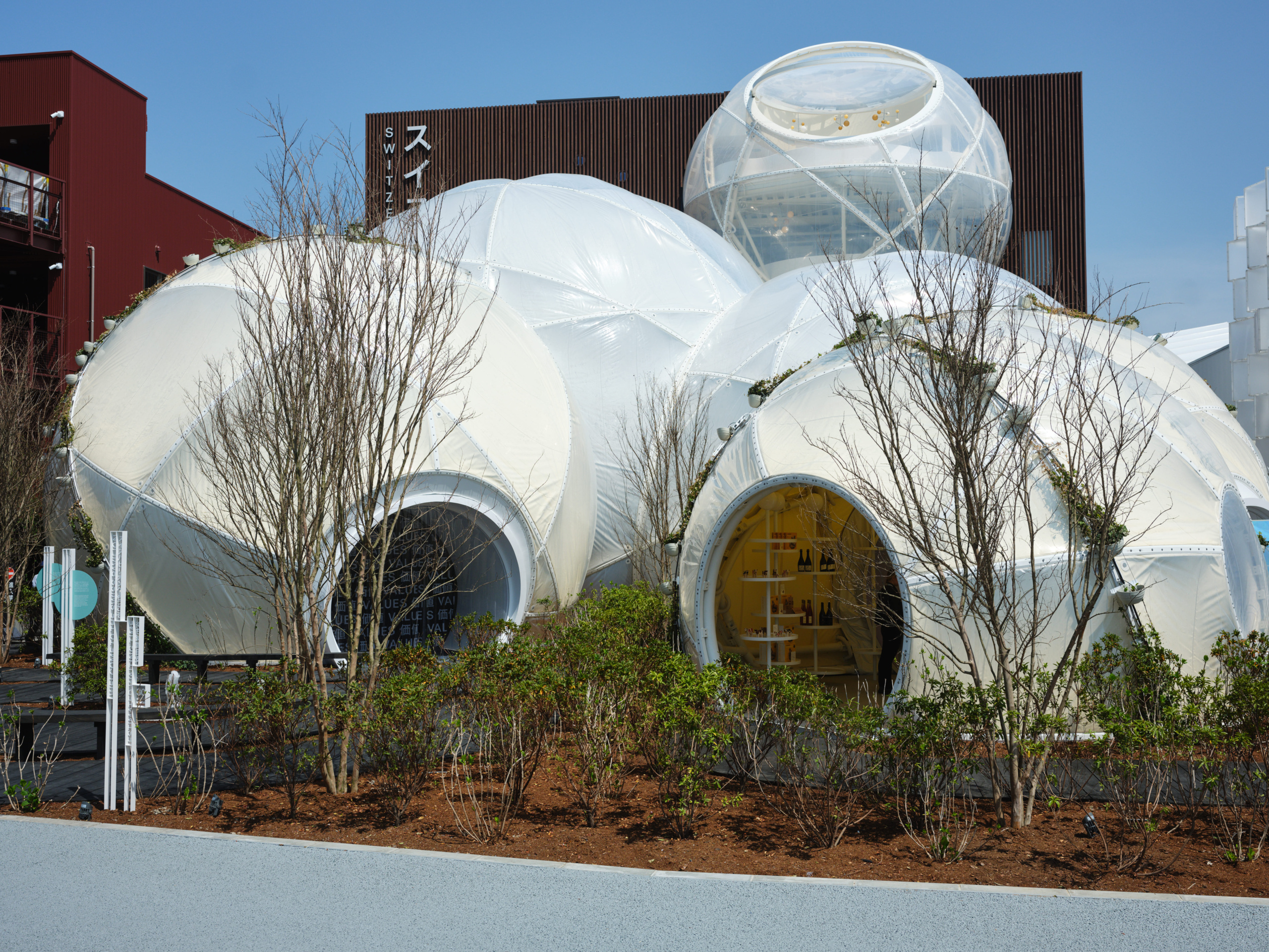 HUG Chair】ECALとKNSの協働 2025年大阪・関西万博スイスパビリオンに